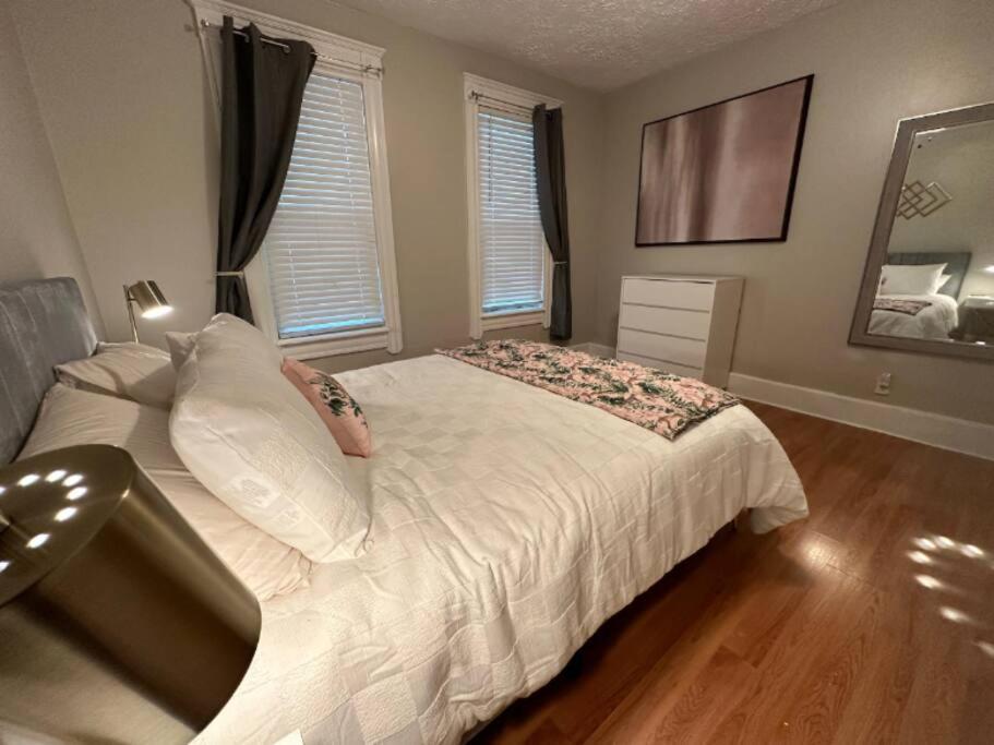 Charming 2br With Office Apartment Cleveland